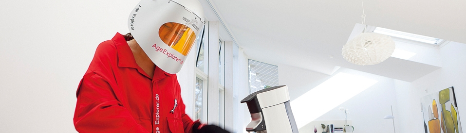 Alterssimulationsanzug-Age Explorer-kundenfreundliche-produkte-und-hoefliche-verpackungen-zur-staerkung-der-wettbewerbsposition-_copyright-velux